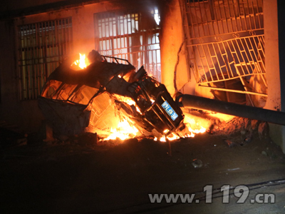 欽州:男女上演“速度與激情” 瘋狂越野變火車 欽州:男女上演“速度與激情” 瘋狂越野變火車