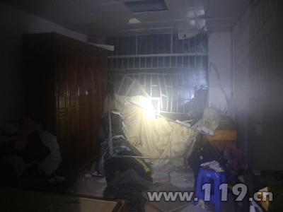 欽州:男女上演“速度與激情” 瘋狂越野變火車 欽州:男女上演“速度與激情” 瘋狂越野變火車