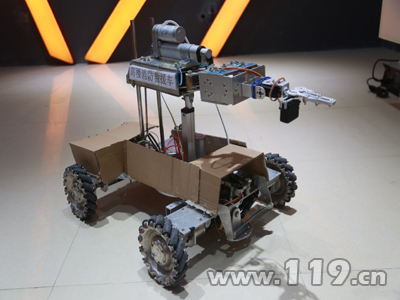 欽州學(xué)院藝術(shù)作品征集大賽 消防機器人驚艷亮相 欽州學(xué)院藝術(shù)作品征集大賽 消防機器人驚艷亮相