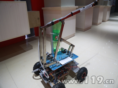 欽州學(xué)院藝術(shù)作品征集大賽 消防機器人驚艷亮相 欽州學(xué)院藝術(shù)作品征集大賽 消防機器人驚艷亮相